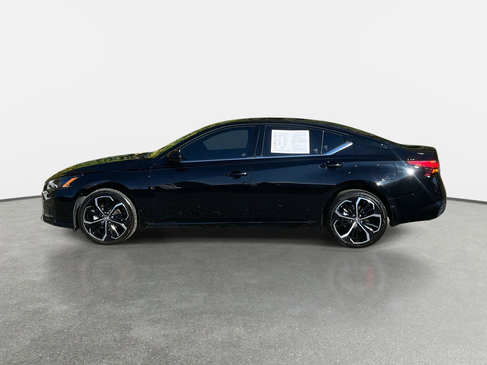 Used 2024 Nissan Altima 2.5 SR w/ SR Premium Package image 8