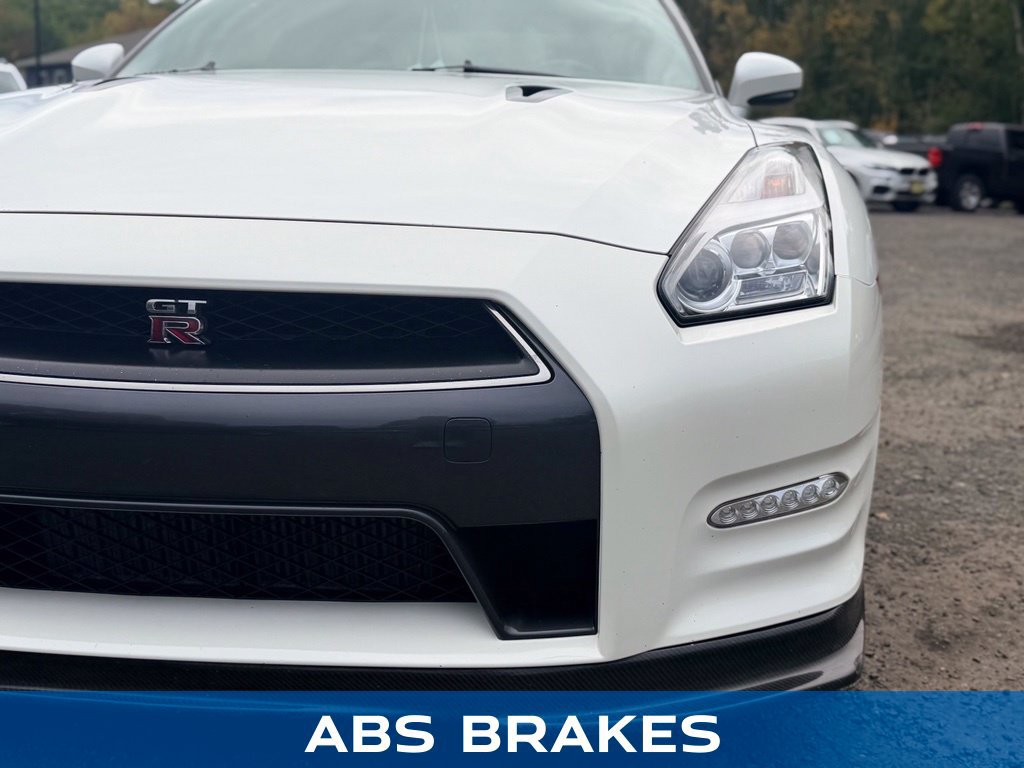 Used 2015 Nissan GT-R Premium AWD/4WD image 10