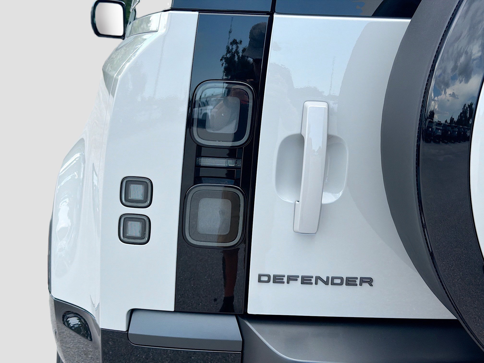 New 2026 Land Rover Defender 110 X-Dynamic SE AWD/4WD image 10
