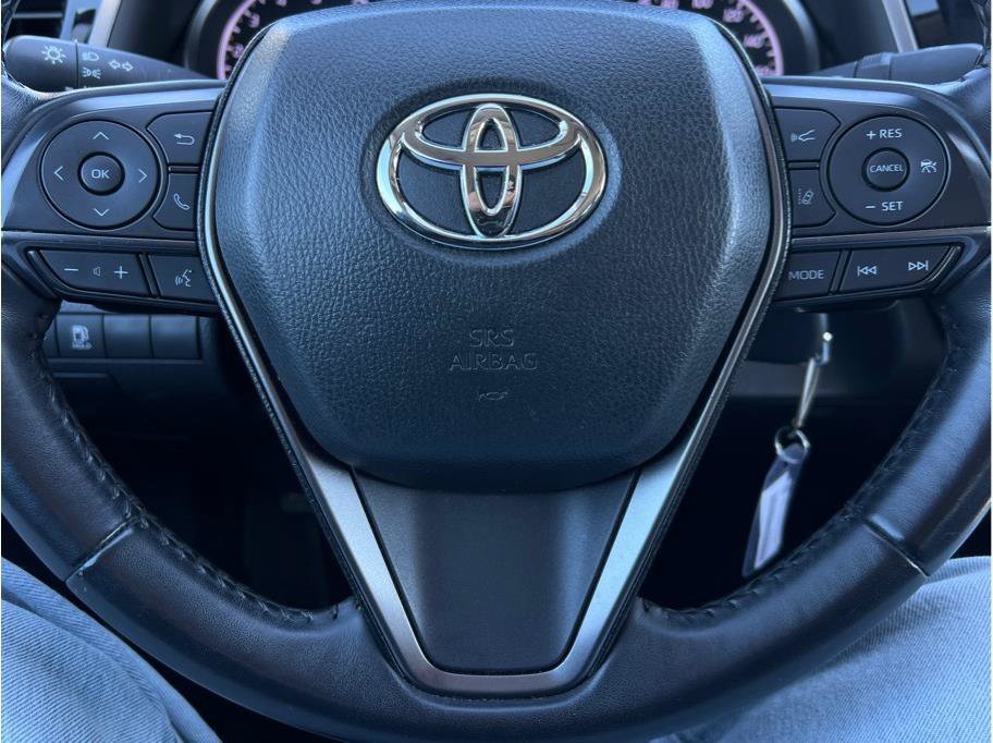 Used 2024 Toyota Camry SE FWD image 11