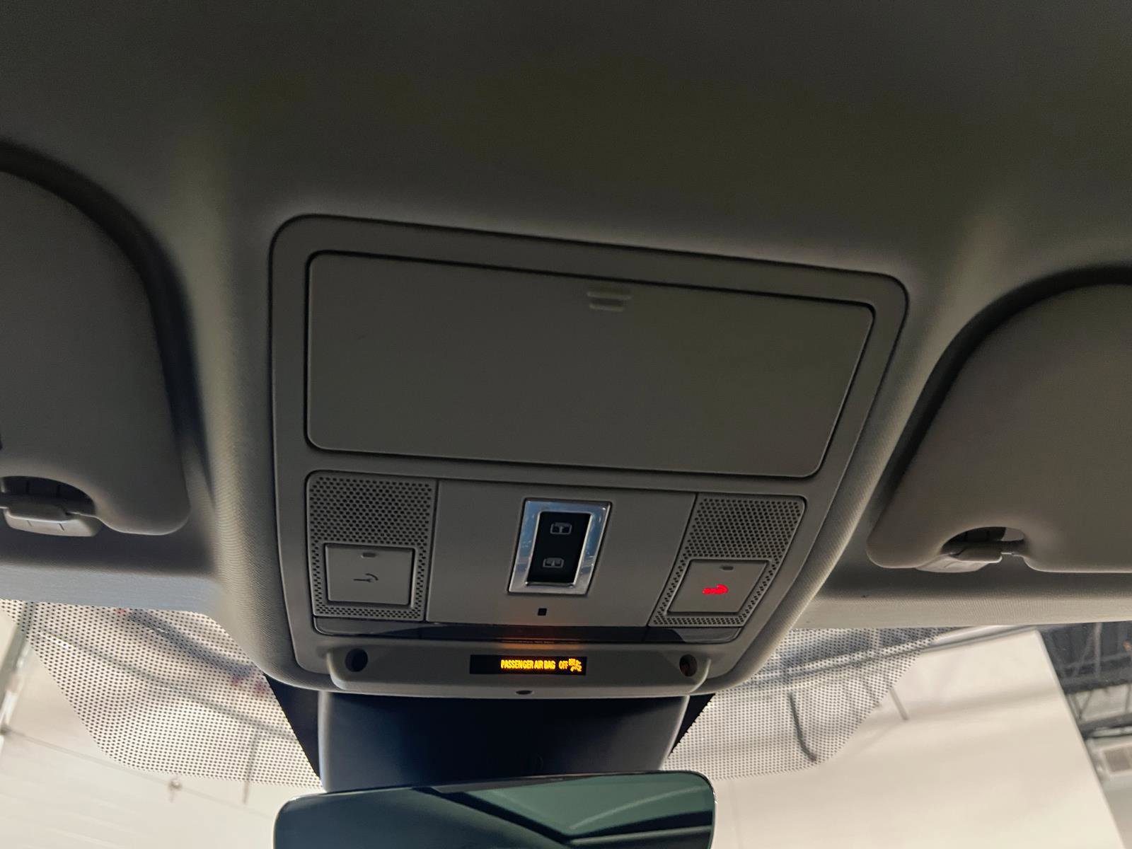 Used 2020 Land Rover Range Rover Evoque SE image 21