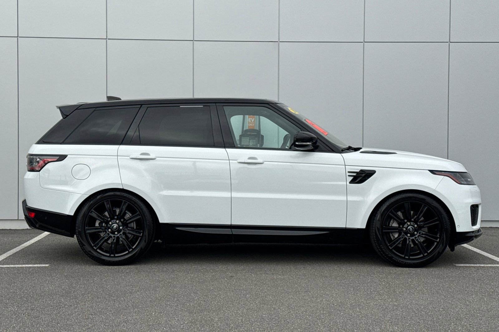 Used 2021 Land Rover Range Rover Sport HSE Silver Edition image 6