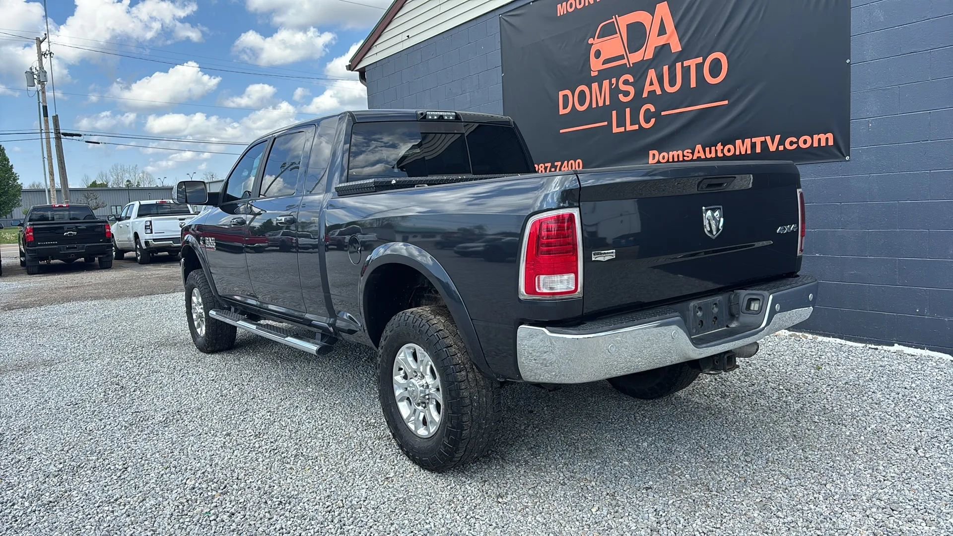 Used 2017 RAM 2500 Laramie w/ Convenience Group AWD/4WD image 3