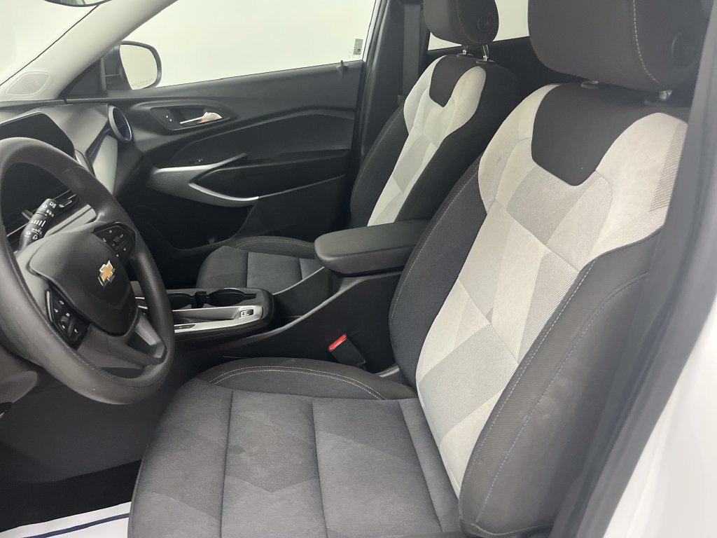 Used 2025 Chevrolet Trax LS FWD image 12