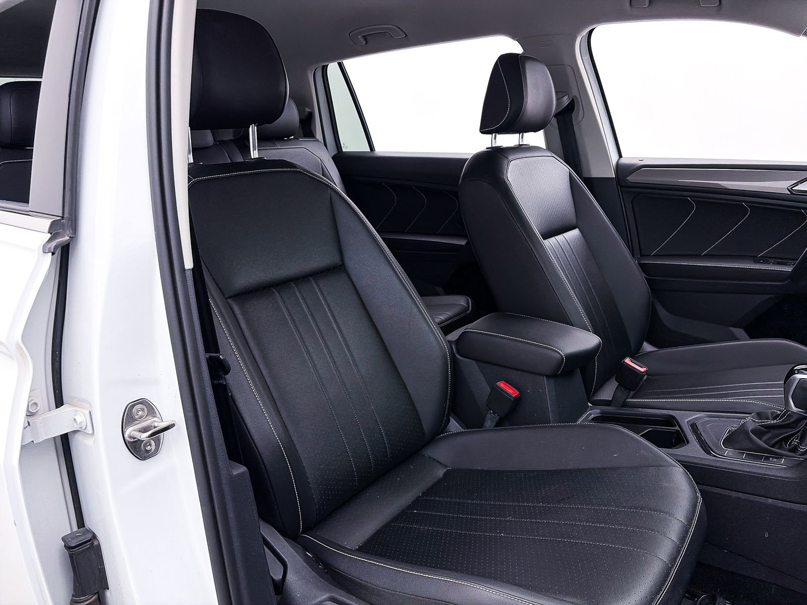 Used 2022 Volkswagen Tiguan SE image 33