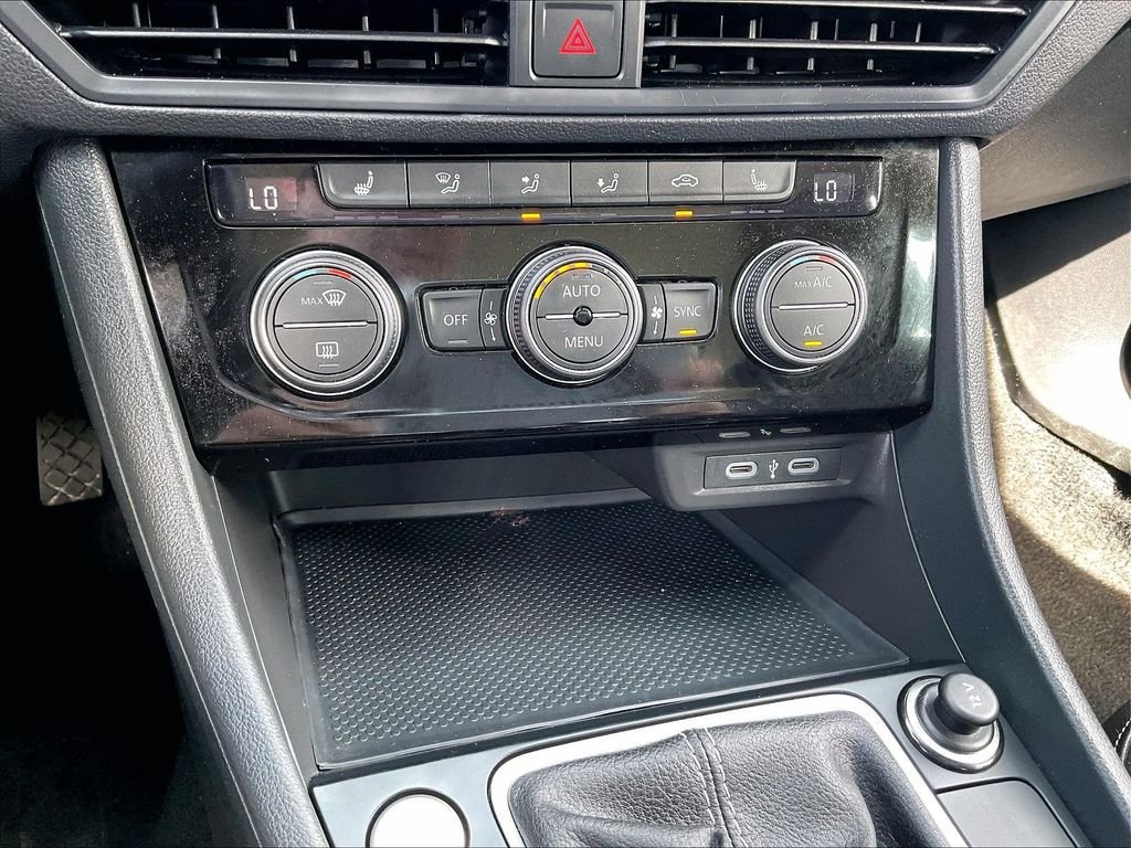Used 2024 Volkswagen Jetta SE FWD image 24