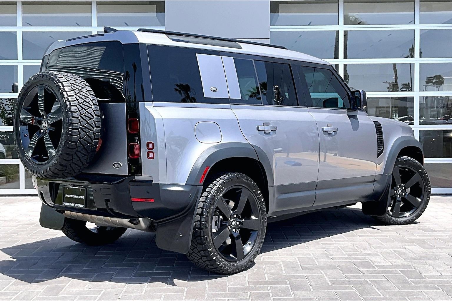 Used 2020 Land Rover Defender 110 HSE AWD/4WD image 13