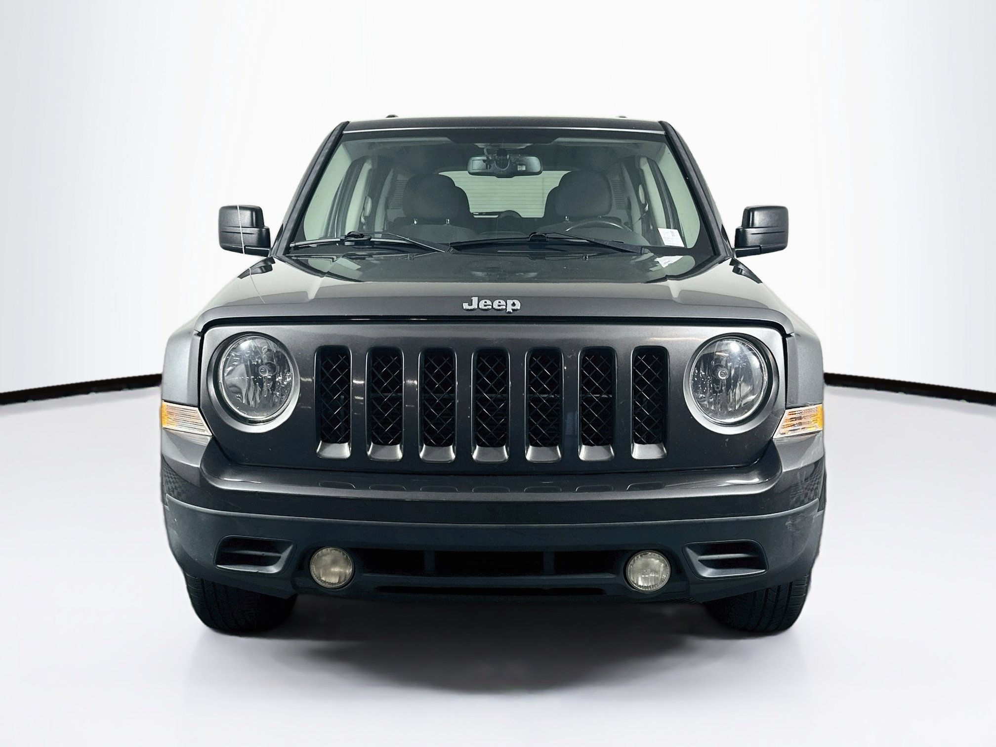 Used 2017 Jeep Patriot Latitude FWD image 2