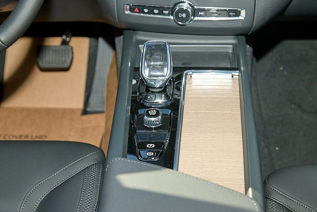 New 2026 Volvo XC60 B5 Plus w/ Protection Package Premier image 29
