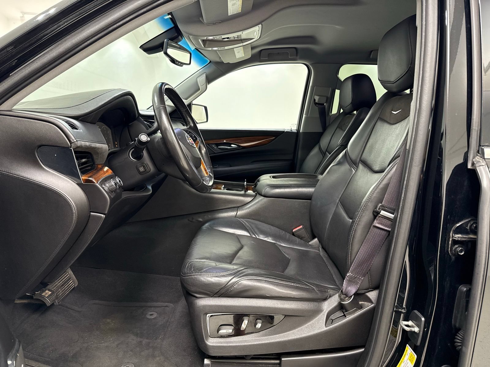 Used 2015 Cadillac Escalade 4WD image 16
