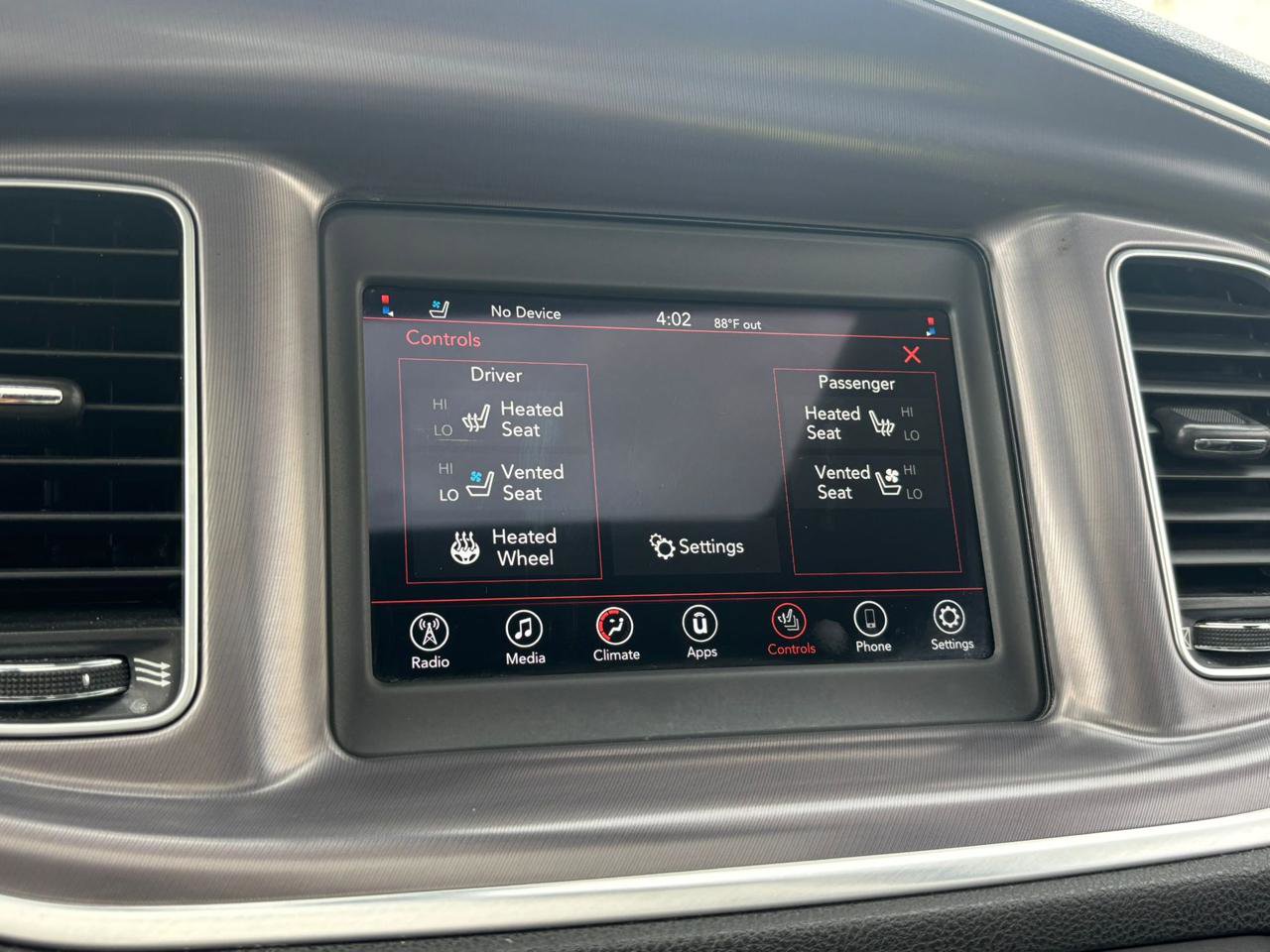 Used 2020 Dodge Charger SXT w/ Leather Interior Group RWD image 30