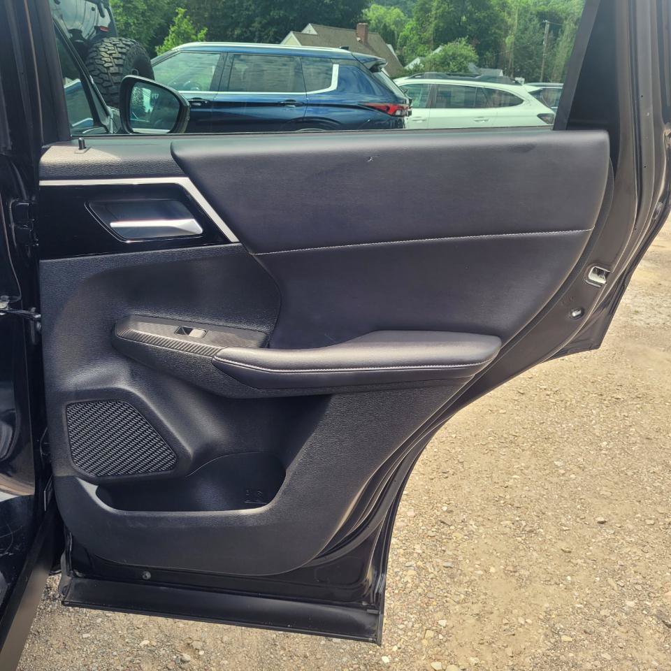 Used 2023 Mitsubishi Outlander SE AWD/4WD image 29