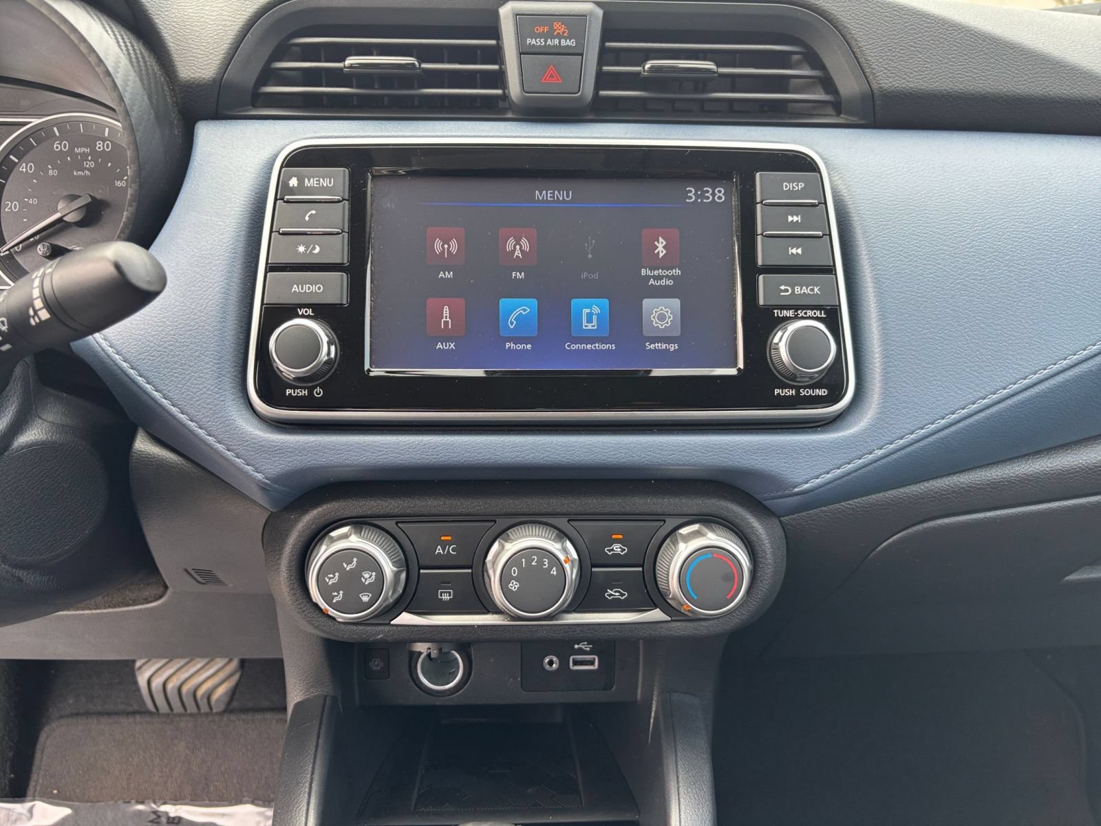 Used 2025 Nissan Versa SV FWD image 17