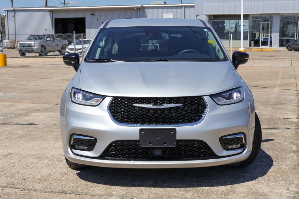 Used 2024 Chrysler Pacifica Touring-L image 24