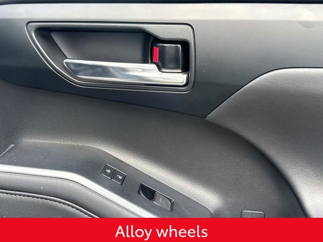 Used 2024 Toyota Highlander XLE FWD image 21