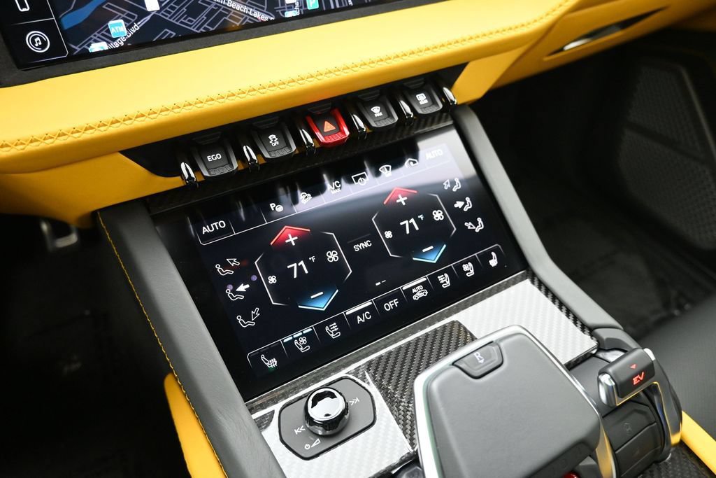Used 2025 Lamborghini Urus SE AWD/4WD image 20