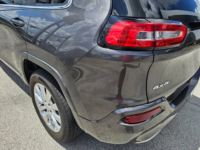 Used 2018 Jeep Cherokee Overland w/ Technology Group AWD/4WD image 13
