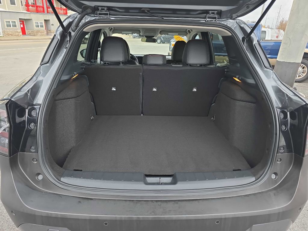 Used 2025 Nissan Kicks SR AWD/4WD image 8