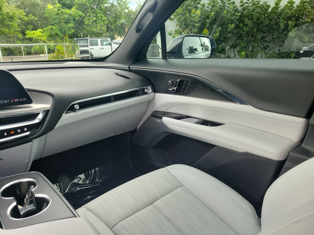 Certified 2024 Cadillac Lyriq Luxury AWD/4WD image 19