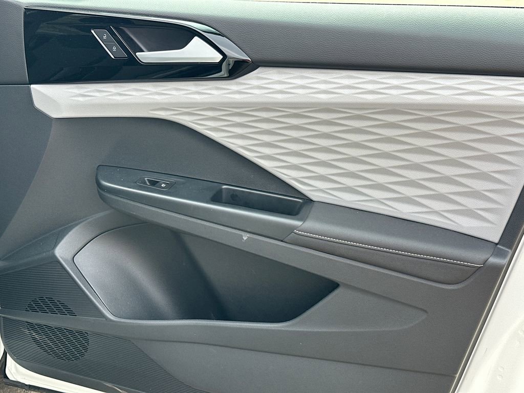 Used 2024 Volkswagen Taos S image 14