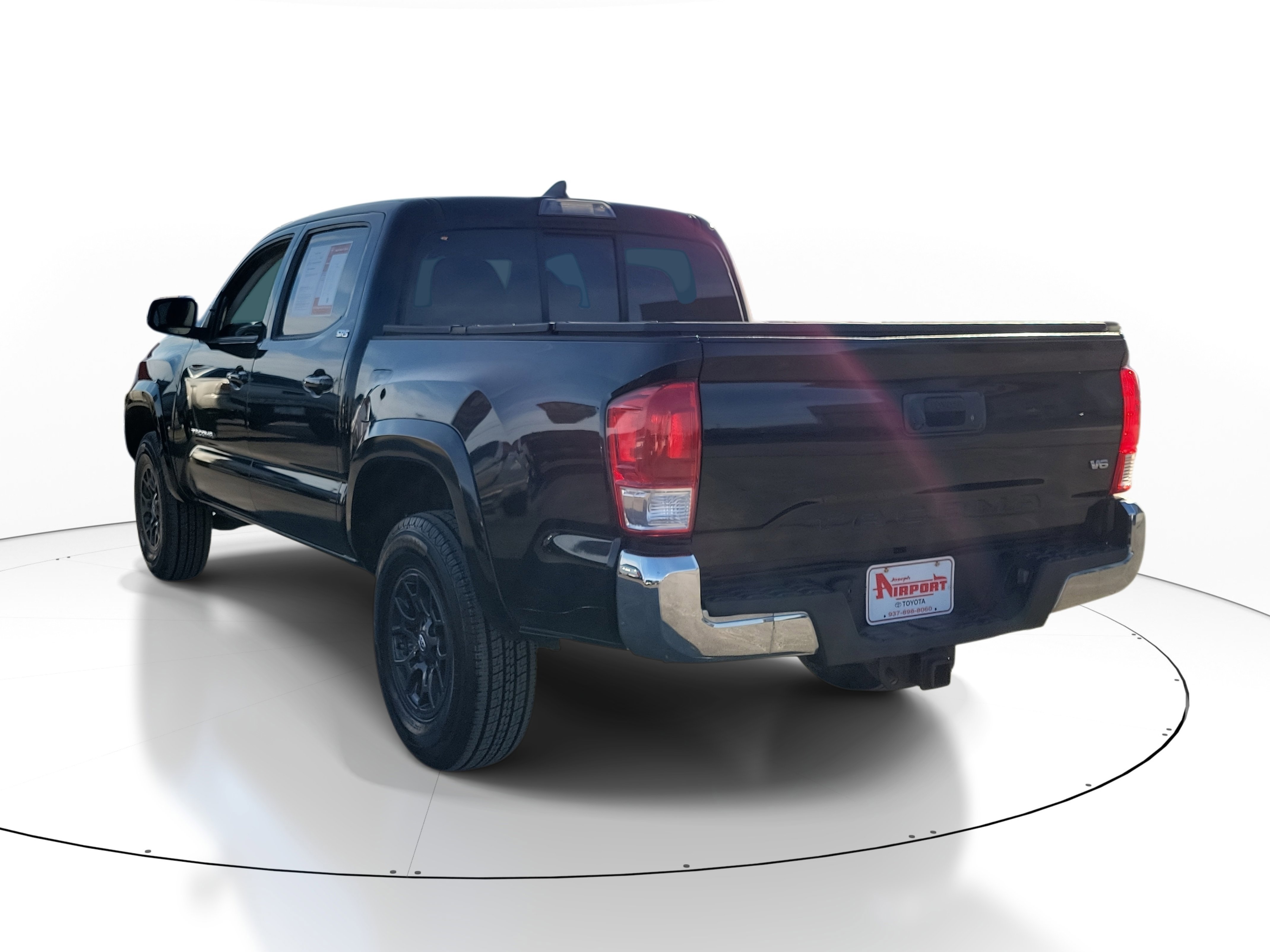 Used 2017 Toyota Tacoma SR5 image 3