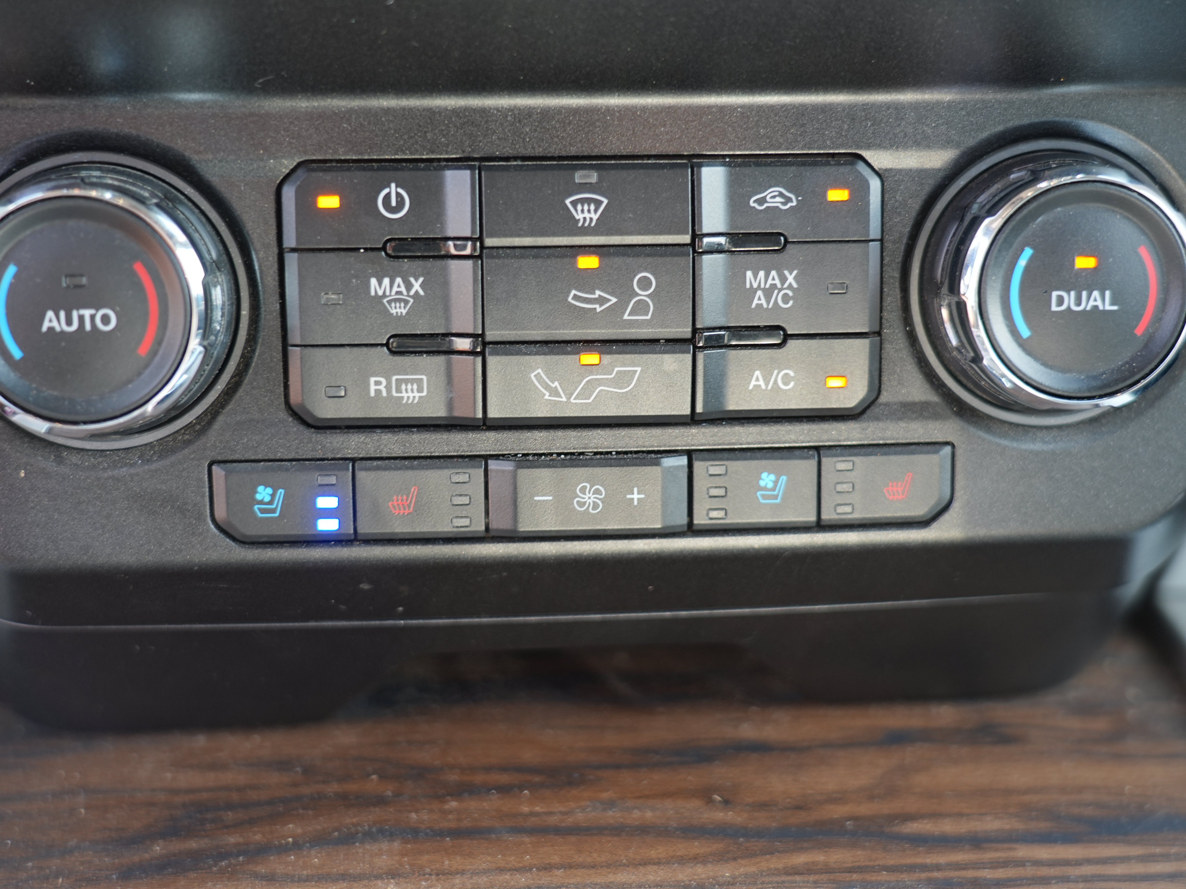 Used 2019 Ford F150 Lariat w/ Trailer Tow Package AWD/4WD image 34