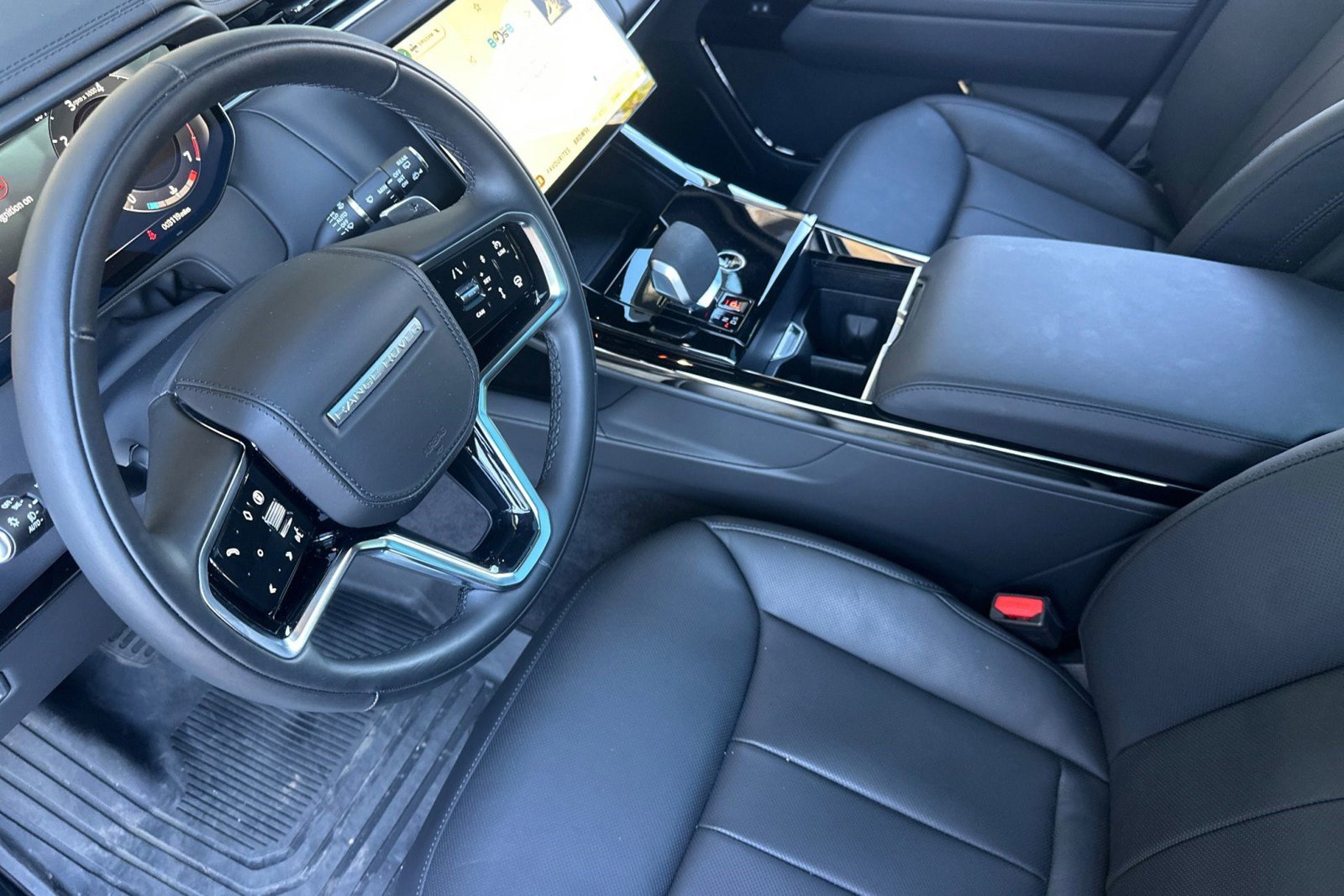 Used 2025 Land Rover Range Rover Sport SE image 5