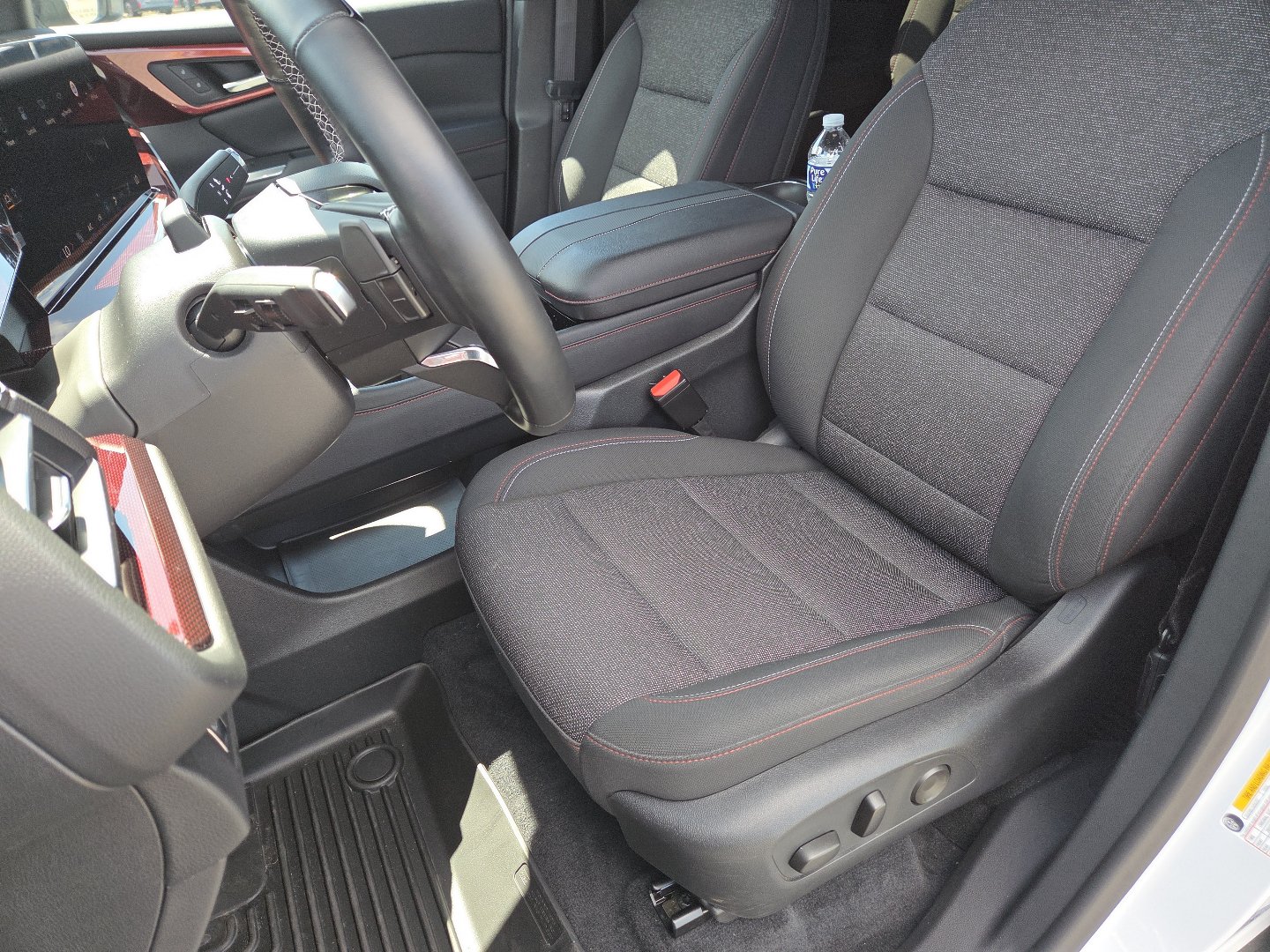 Used 2024 Chevrolet Traverse Z71 w/ Enhanced Driving Package AWD/4WD image 29