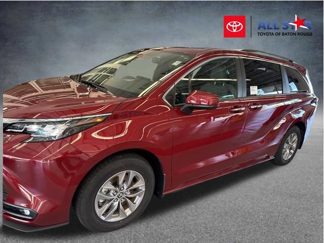 Used 2026 Toyota Sienna XLE FWD image 1