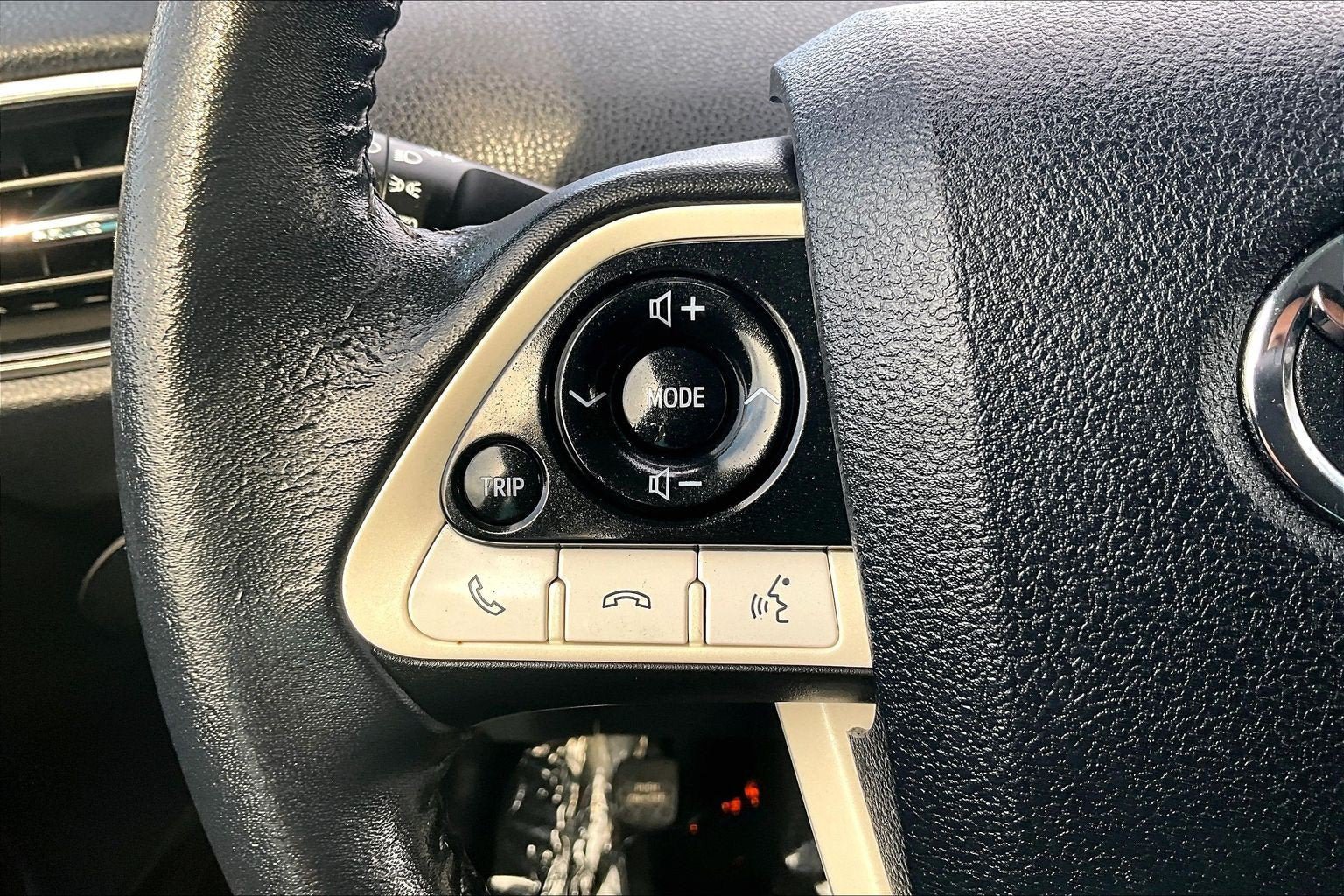 Used 2016 Toyota Prius Three w/ Advanced Technology Package FWD image 16