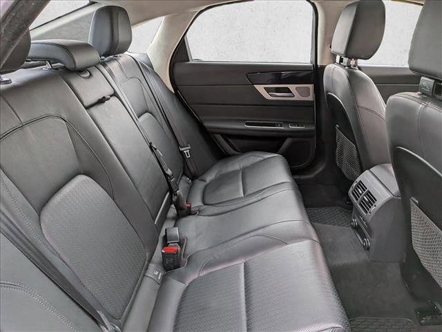 Used 2019 Jaguar XF Prestige image 18