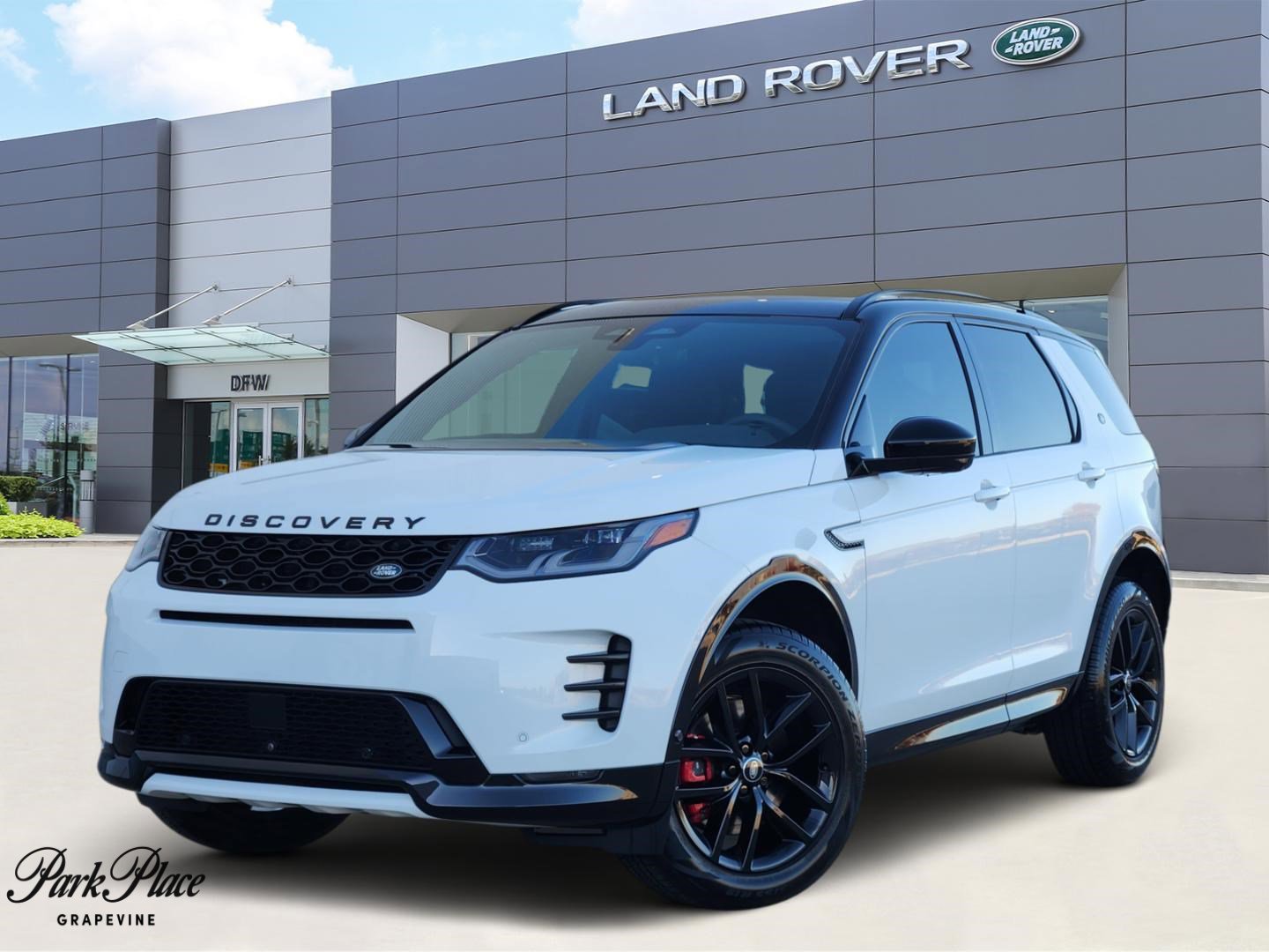 Used 2025 Land Rover Discovery Sport Dynamic SE image 1