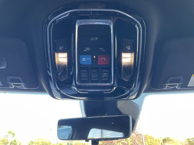 Used 2021 Jeep Grand Cherokee L Overland w/ Luxury Tech Group IV image 24