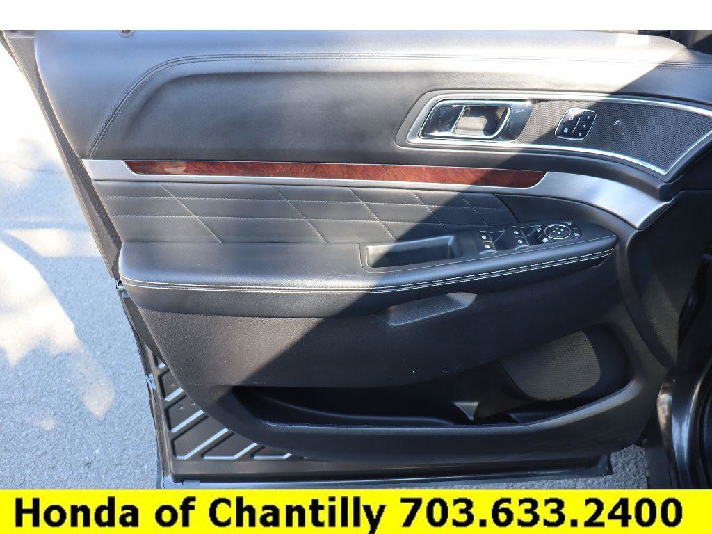 Used 2017 Ford Explorer Platinum image 23