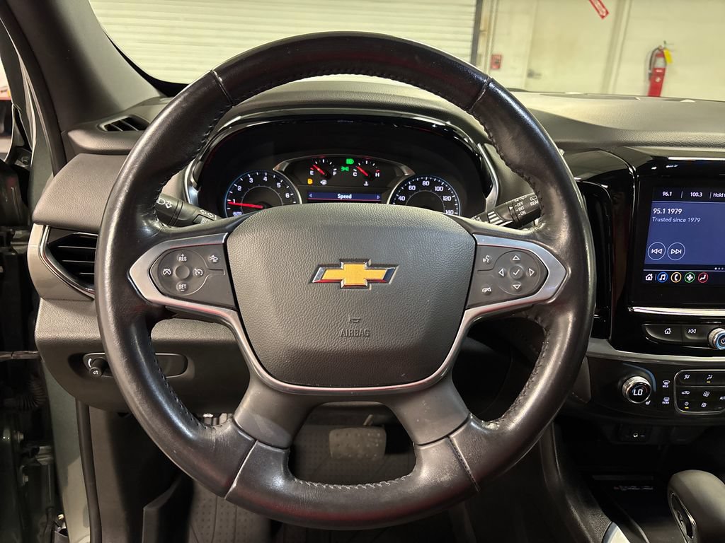 Used 2022 Chevrolet Traverse LT FWD image 33