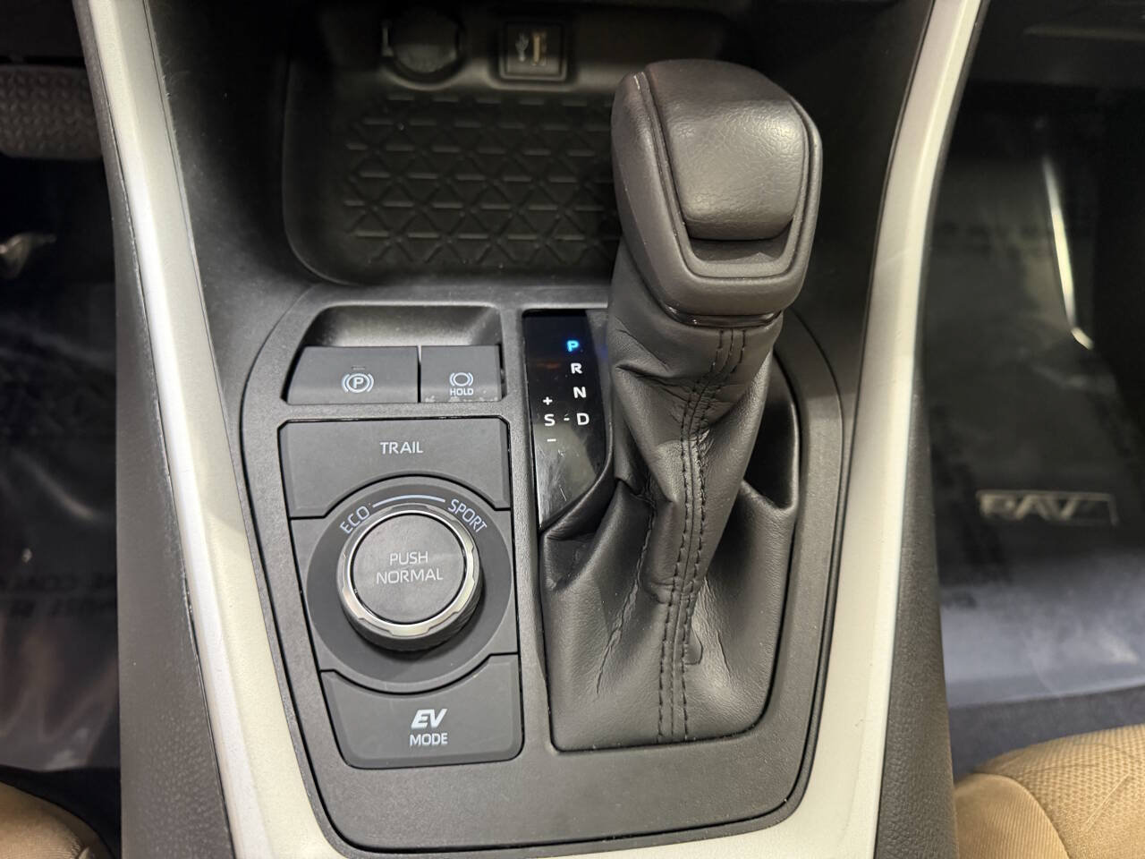 Used 2023 Toyota RAV4 XLE w/ Convenience Package AWD/4WD image 9
