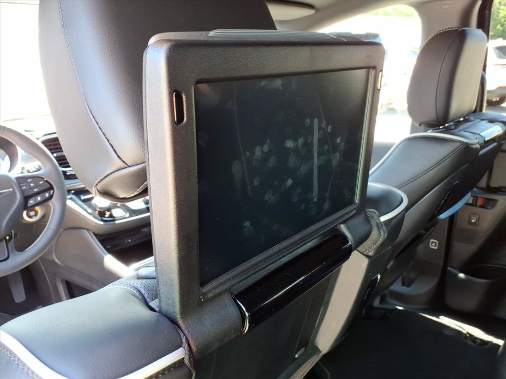 Used 2024 Chrysler Pacifica Limited w/ Uconnect Theater Family Group AWD/4WD image 17