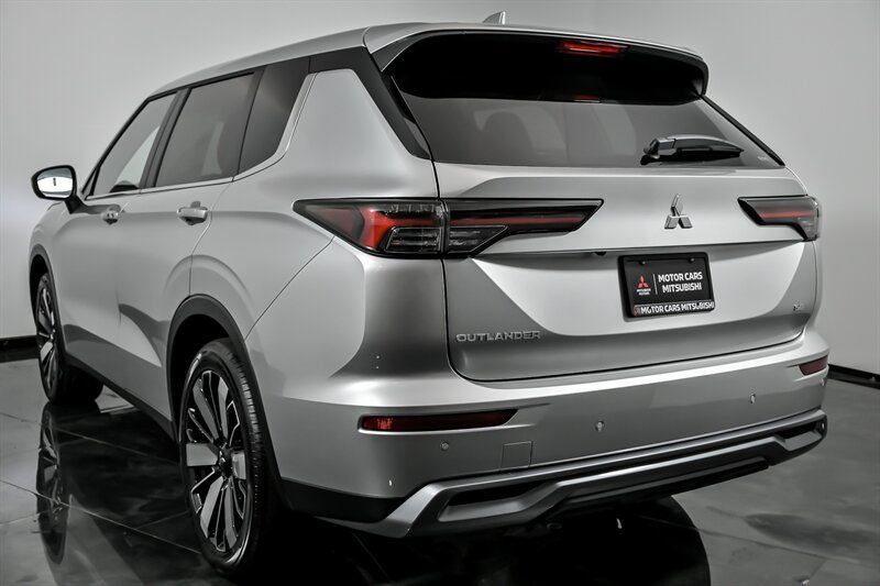 New 2025 Mitsubishi Outlander SE AWD/4WD image 7