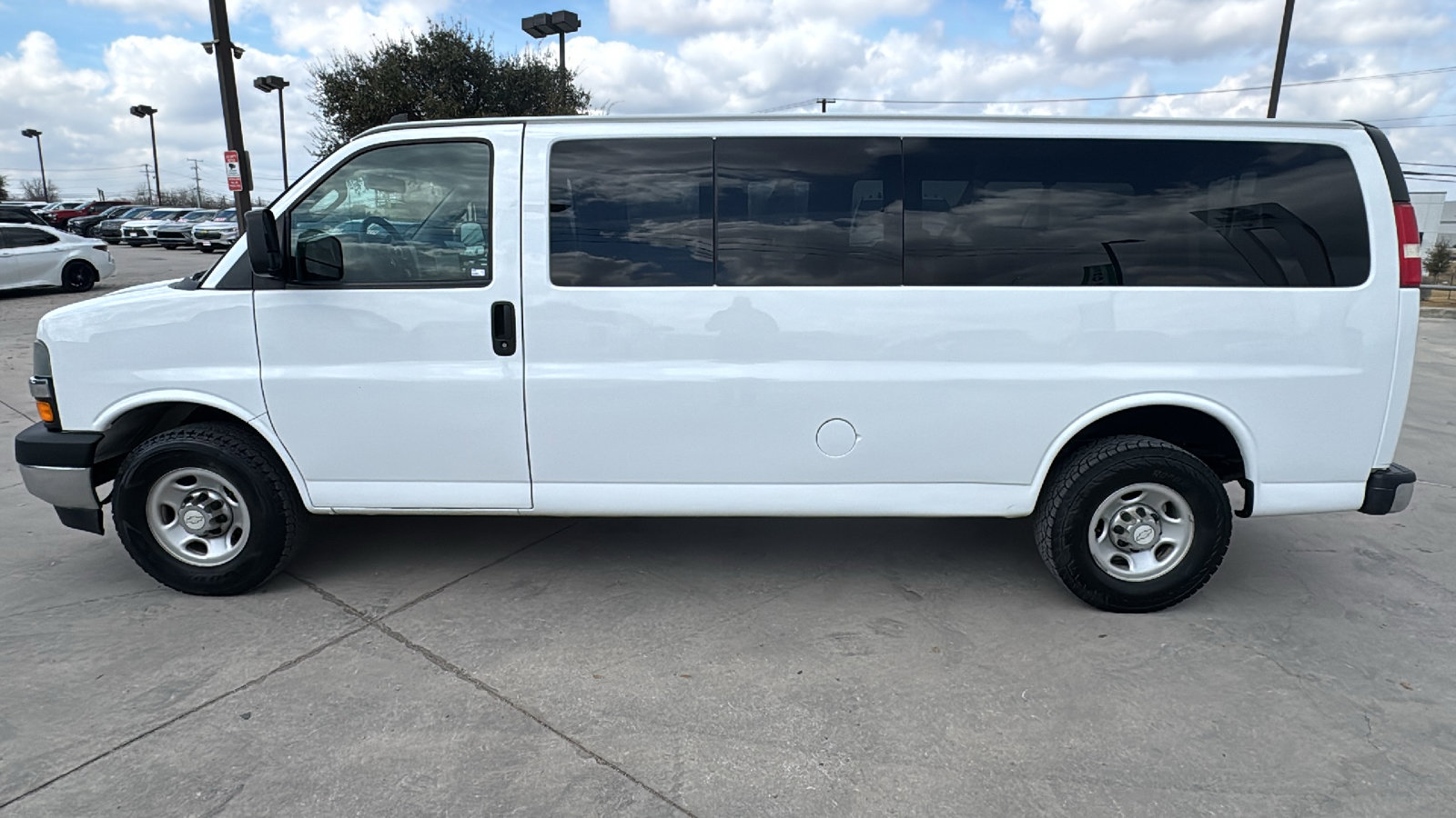 Used 2018 Chevrolet Express 3500 LT w/ LT Preferred Equipment Group image 8