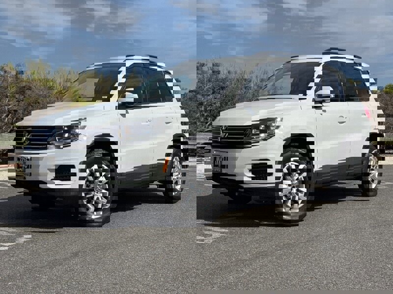 Used 2016 Volkswagen Tiguan S image 1