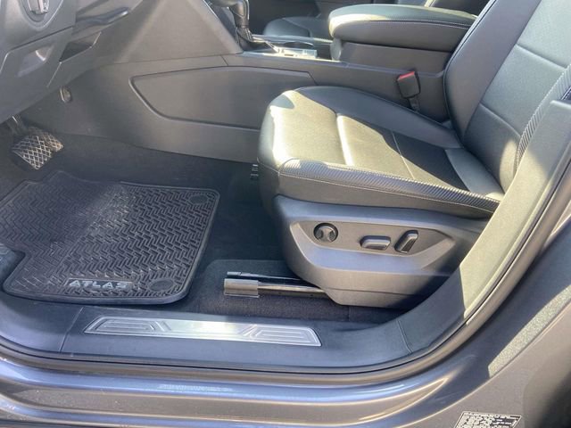 Used 2023 Volkswagen Atlas Cross Sport SE w/ Black Wheel Package image 11