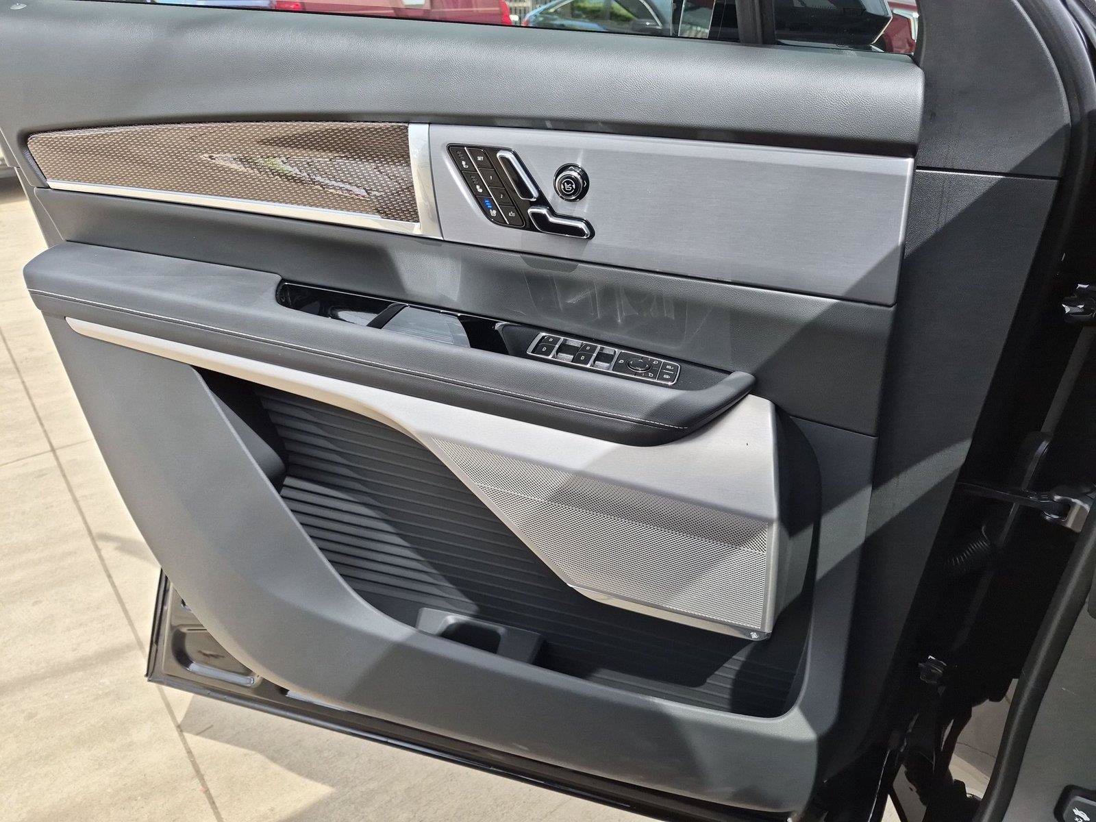 New 2027 Cadillac Vistiq Sport w/ LPO, Floor Liner Package AWD/4WD image 19