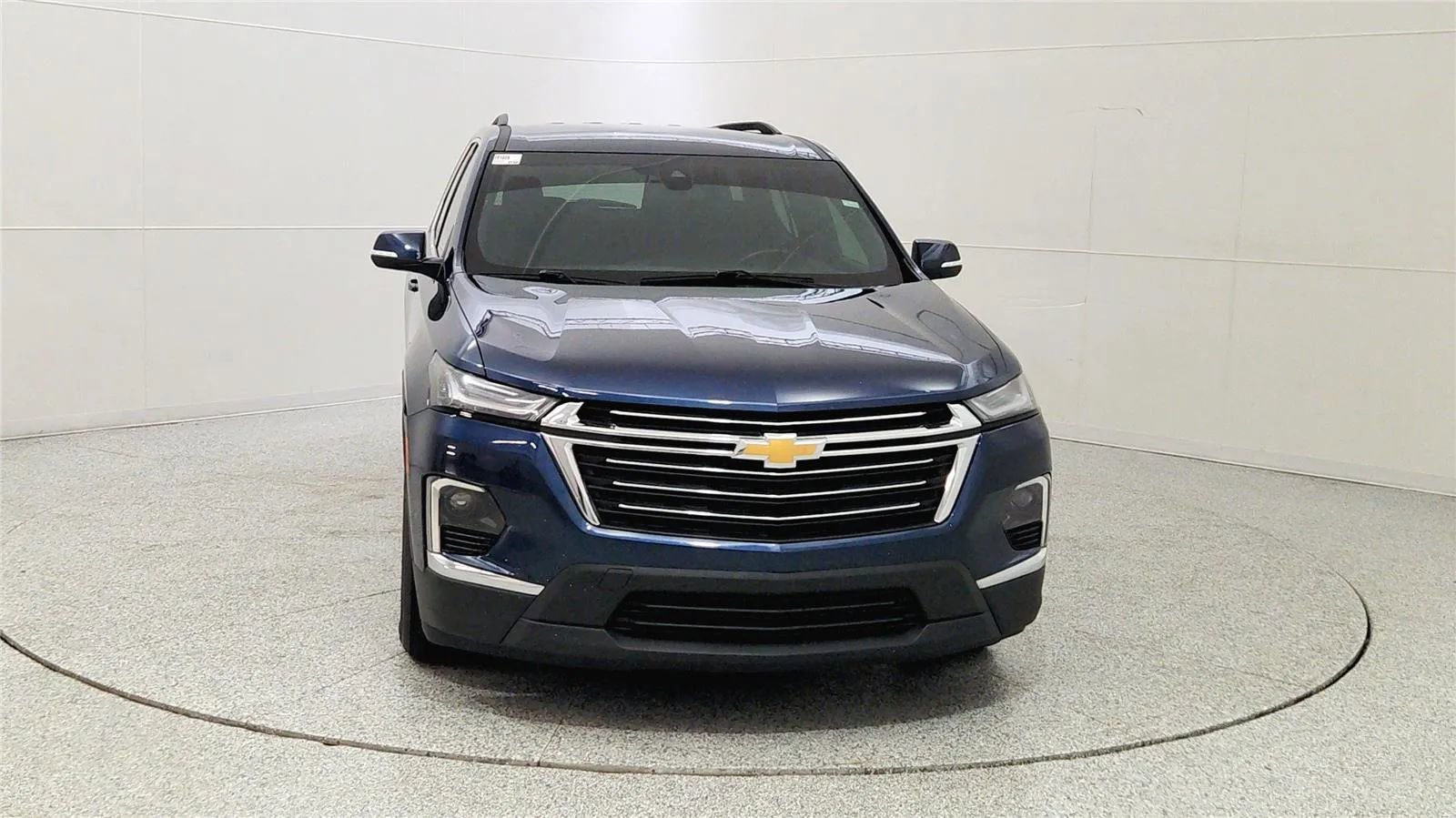 Used 2022 Chevrolet Traverse LT image 2