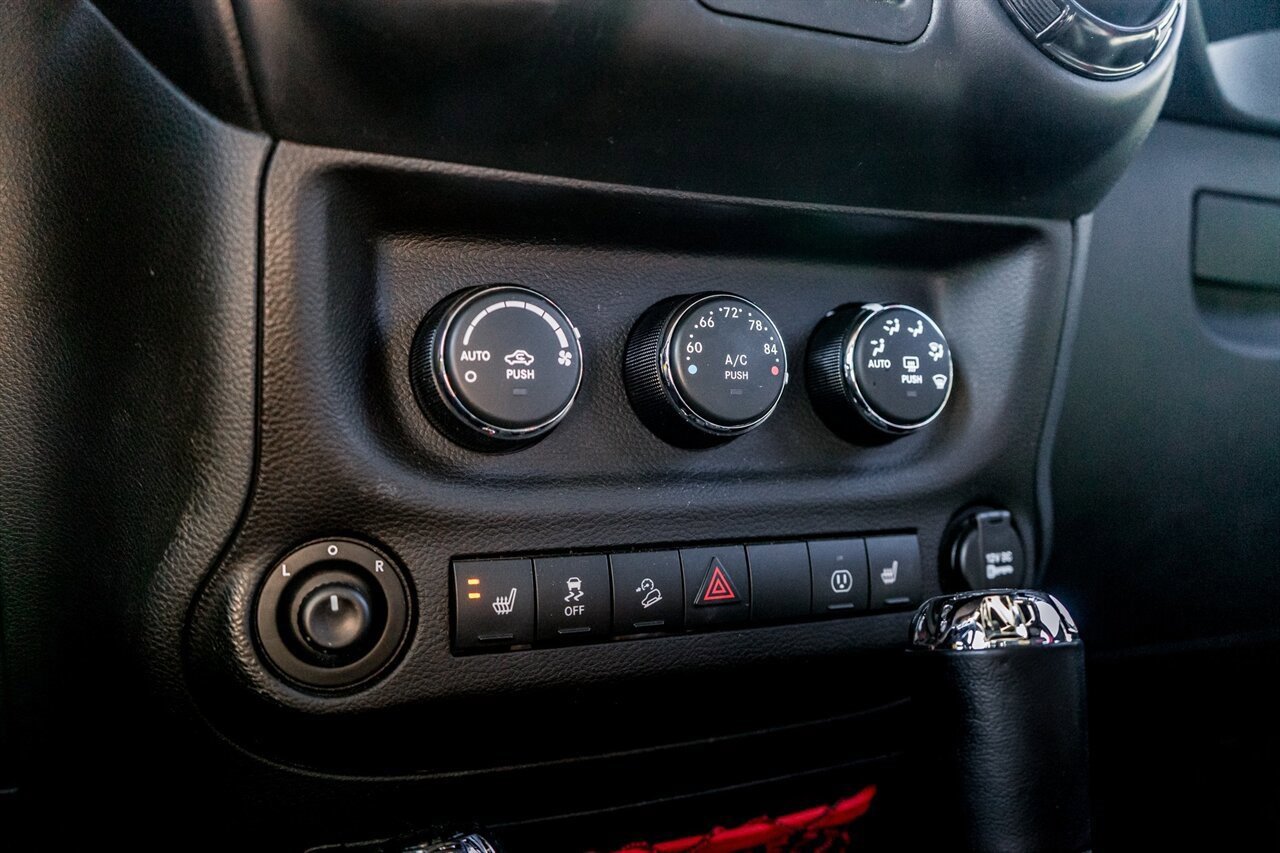 Used 2017 Jeep Wrangler Unlimited Rubicon image 27