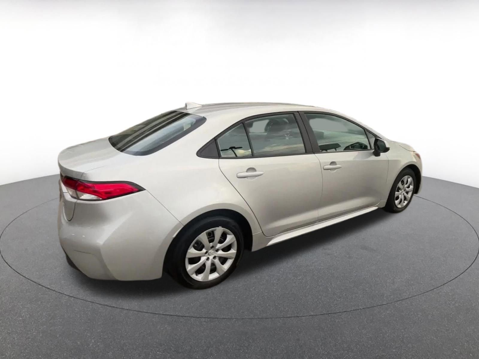 Used 2025 Toyota Corolla LE image 21