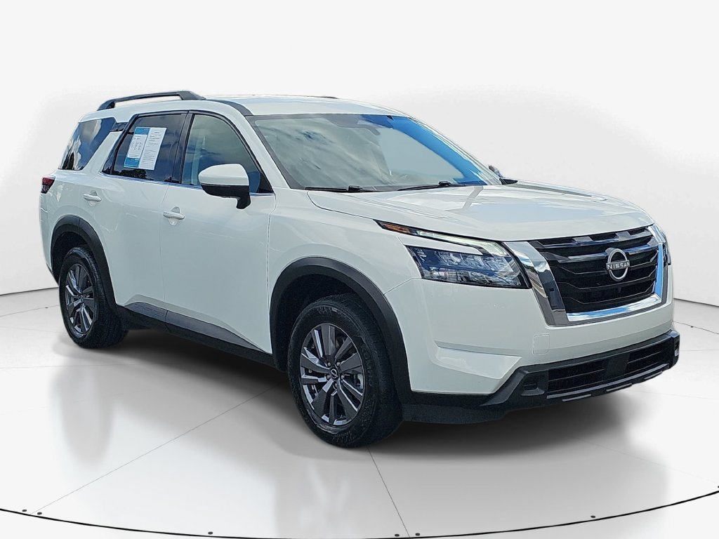 Used 2025 Nissan Pathfinder SV FWD image 3
