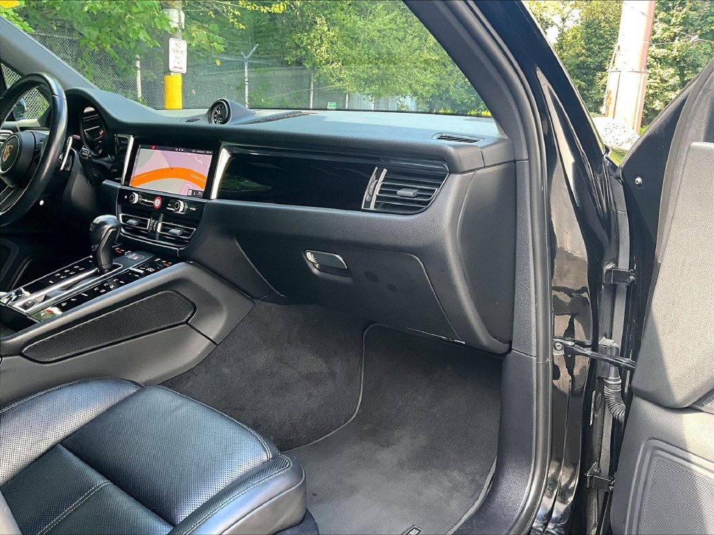 Certified 2023 Porsche Macan AWD/4WD image 19