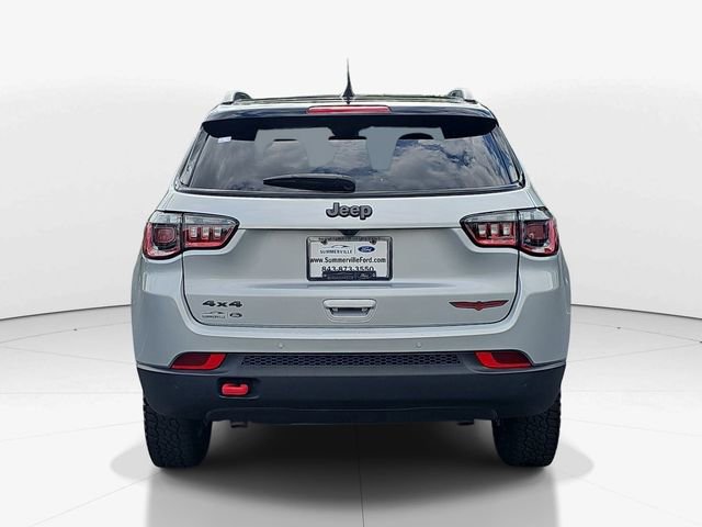 Used 2025 Jeep Compass Trailhawk AWD/4WD image 4