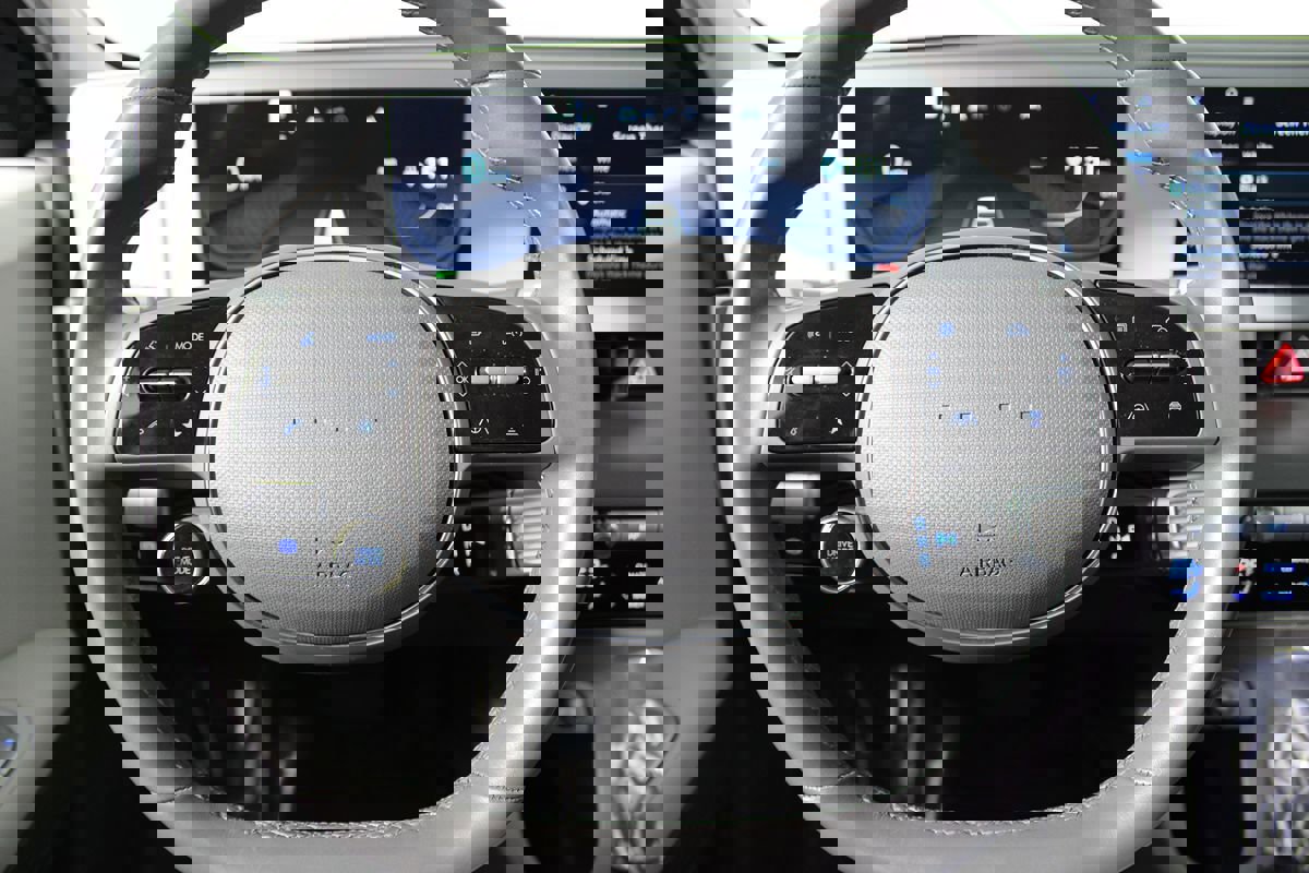 Used 2024 Hyundai Ioniq 5 SE image 14