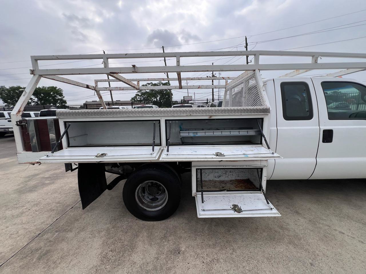 Used 2001 Ford F350 XL RWD image 48